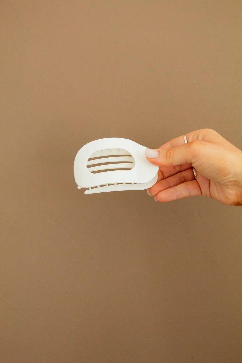 Circle Cutout Flat Claw Clip Andi