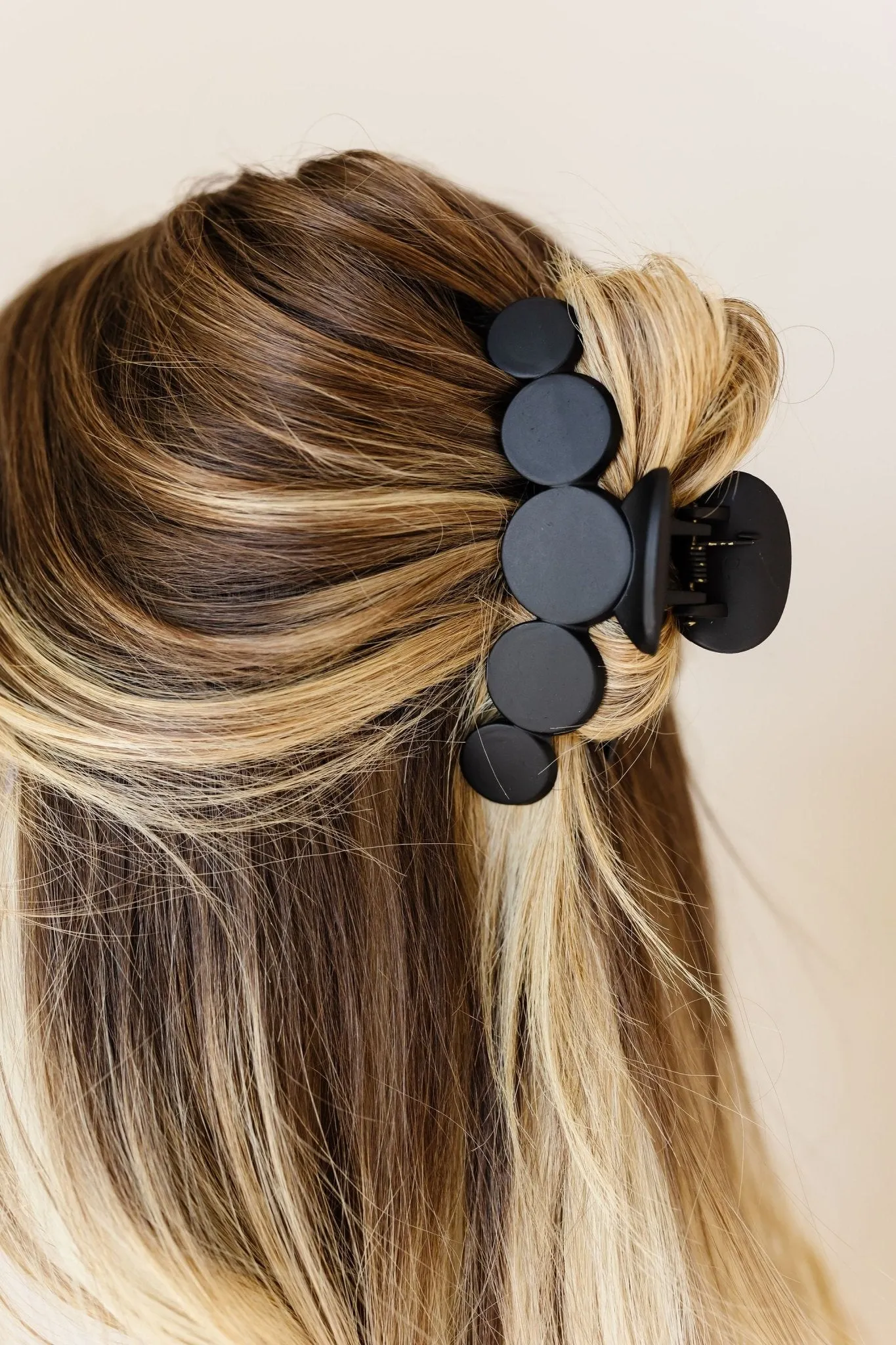 Circles Claw Clip Andi