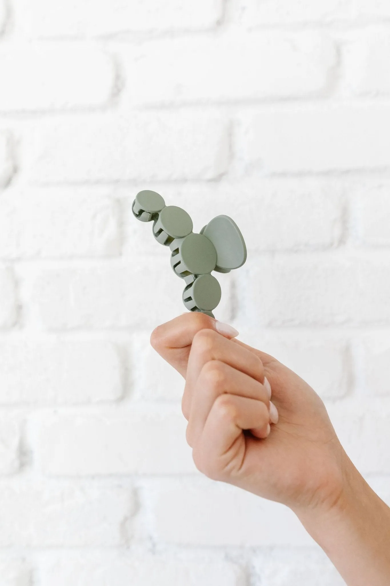 Circles Claw Clip Andi