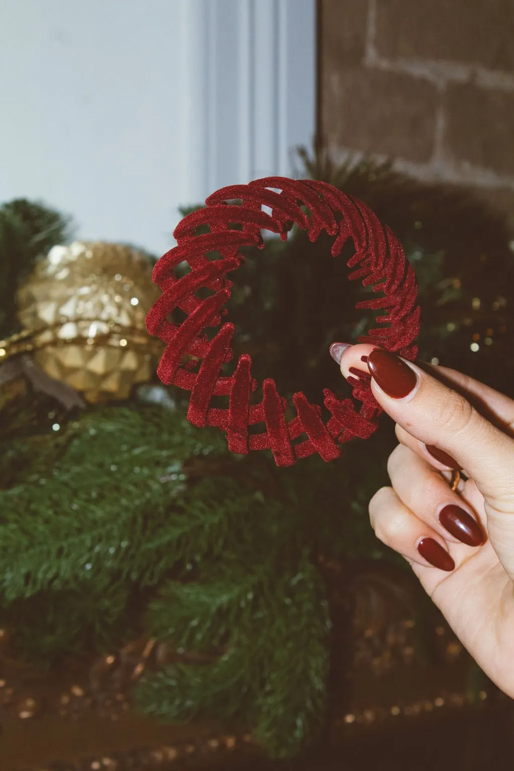Crimson Bird Nest Expanding Hair Claw Andi