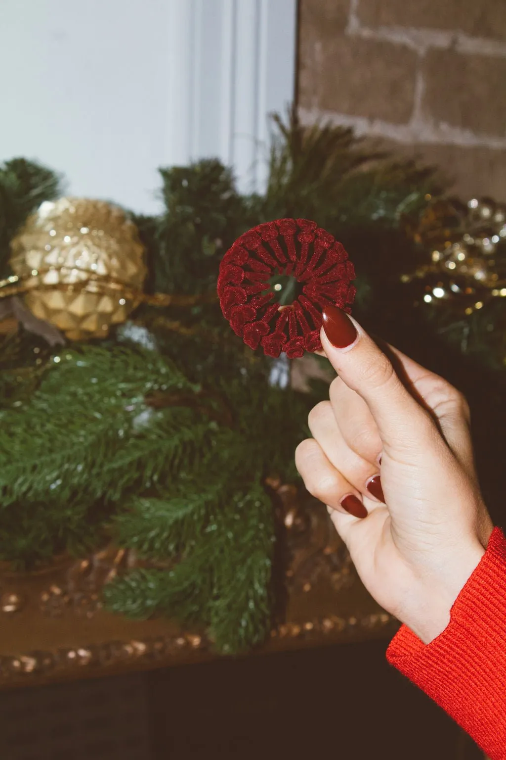 Crimson Bird Nest Expanding Hair Claw Andi