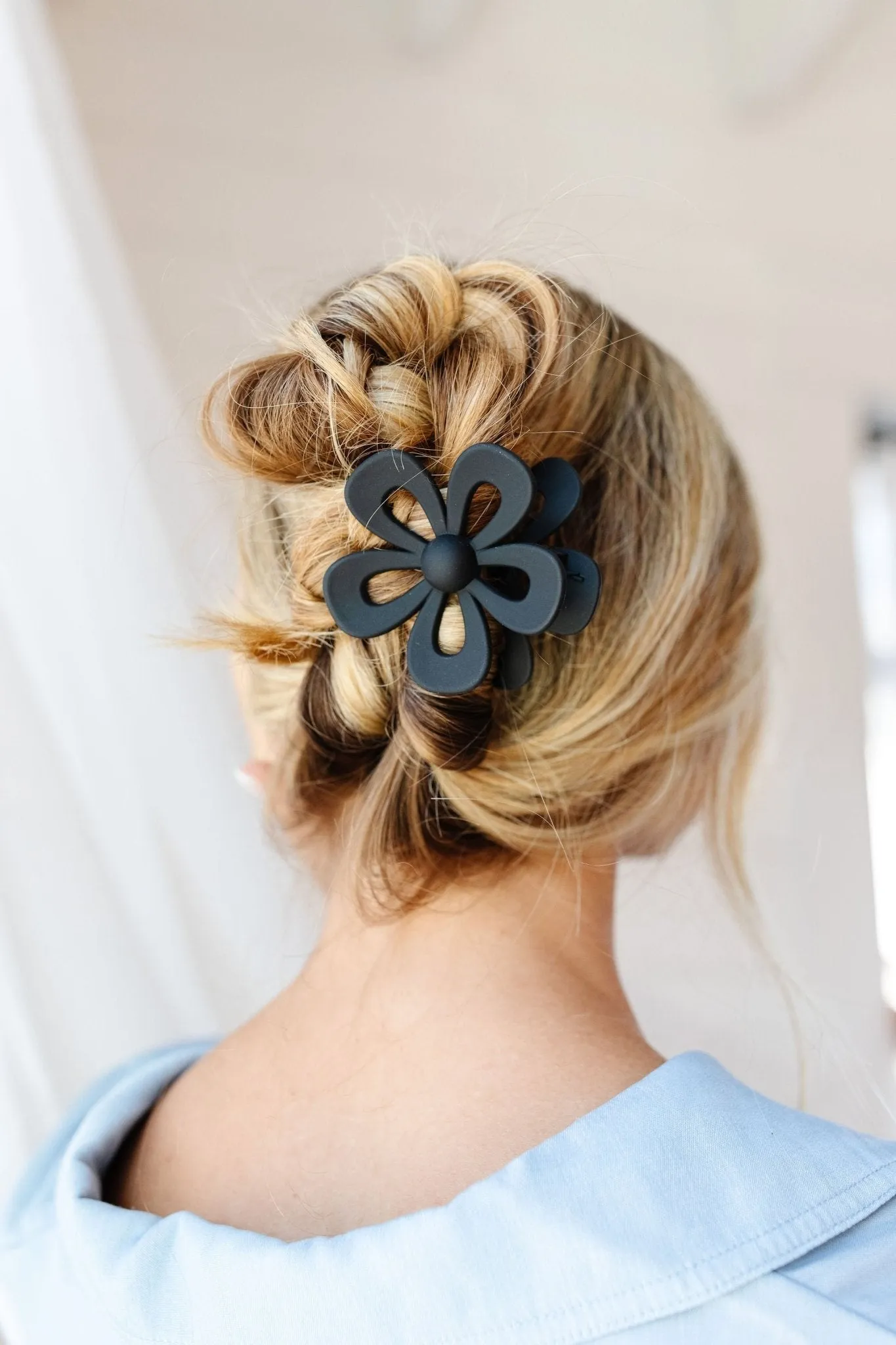 Cutout Flower Claw Clip Andi