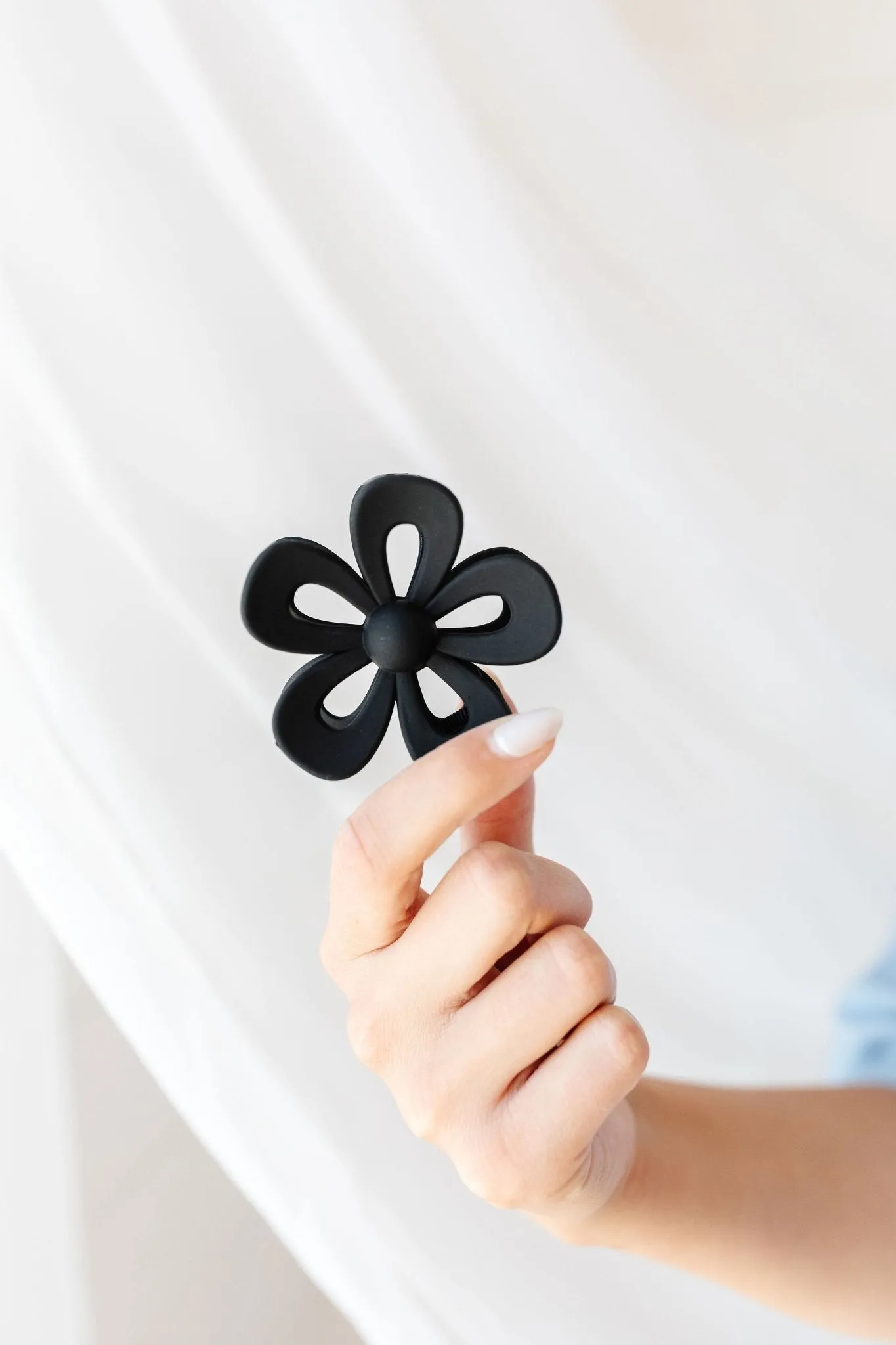 Cutout Flower Claw Clip Andi