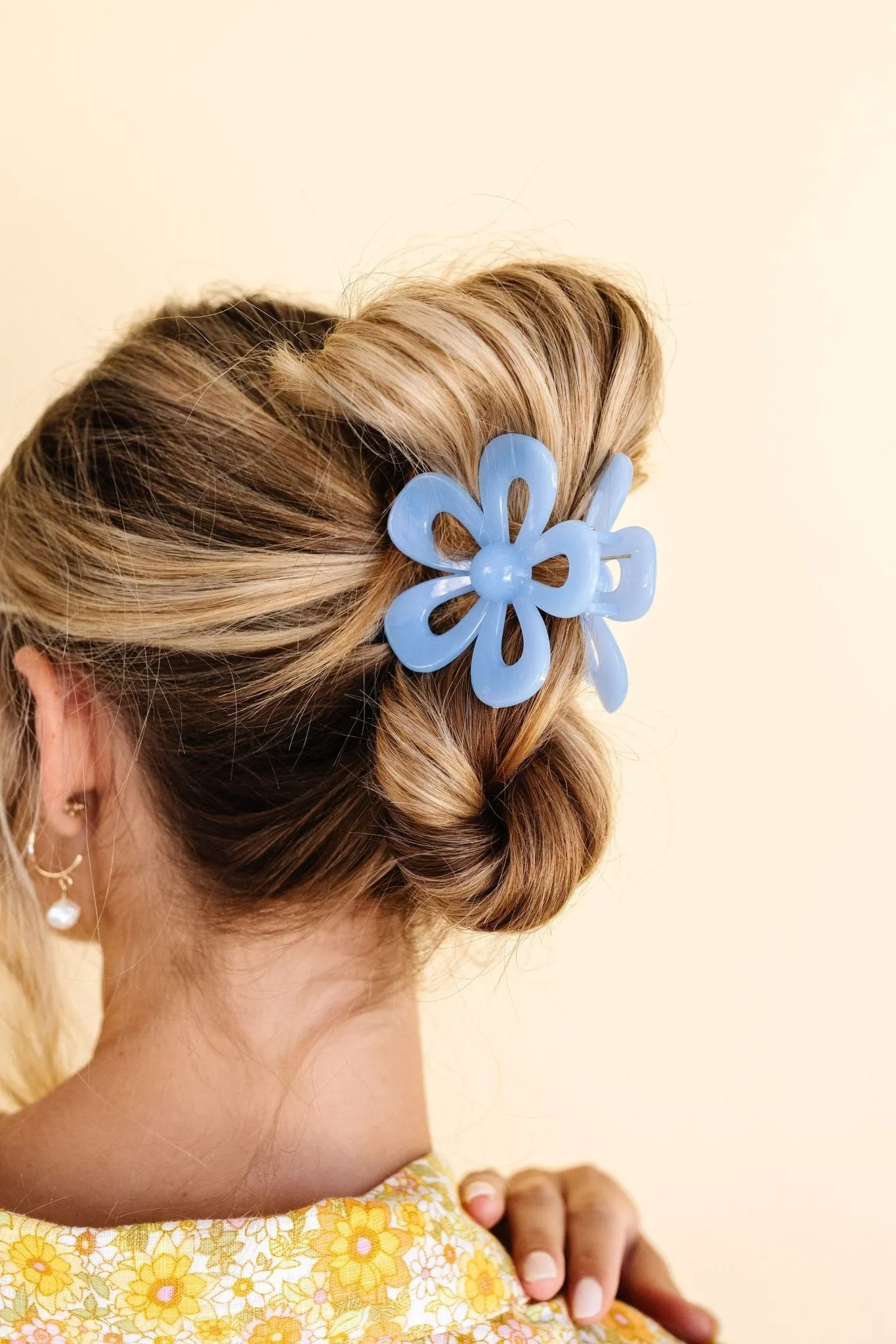 Cutout Flower Claw Clip Andi