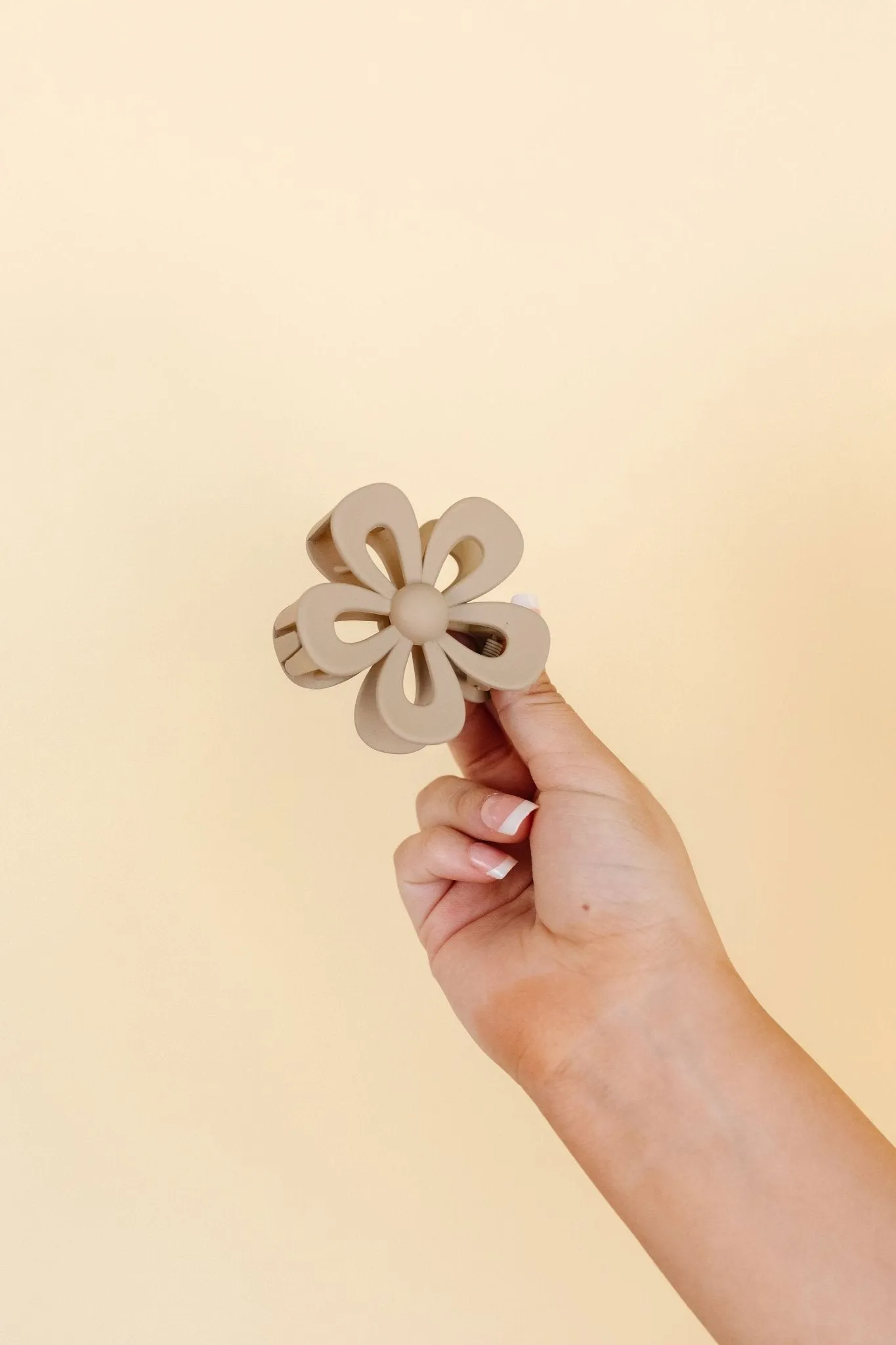 Cutout Flower Claw Clip Andi