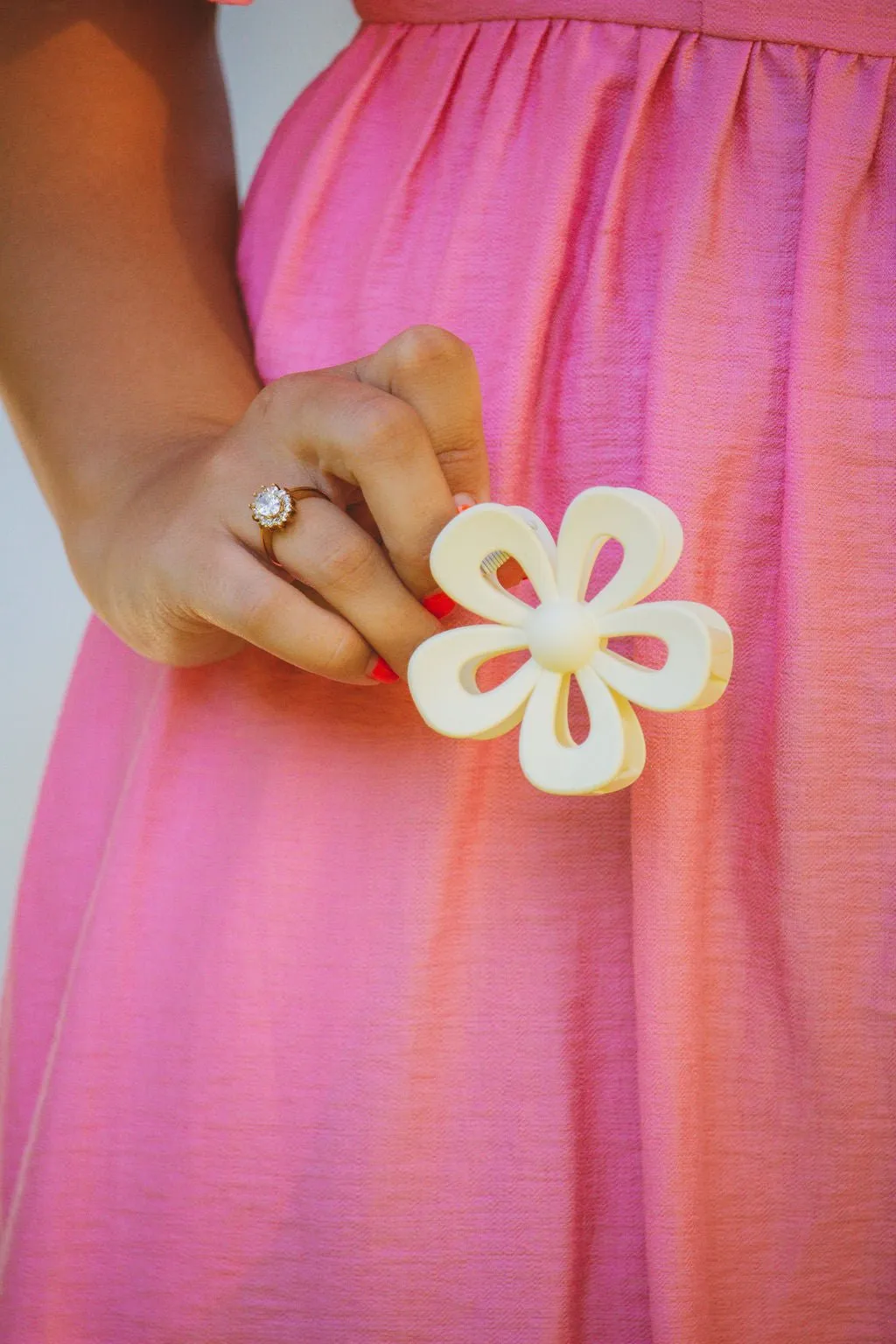 Cutout Flower Claw Clip Andi