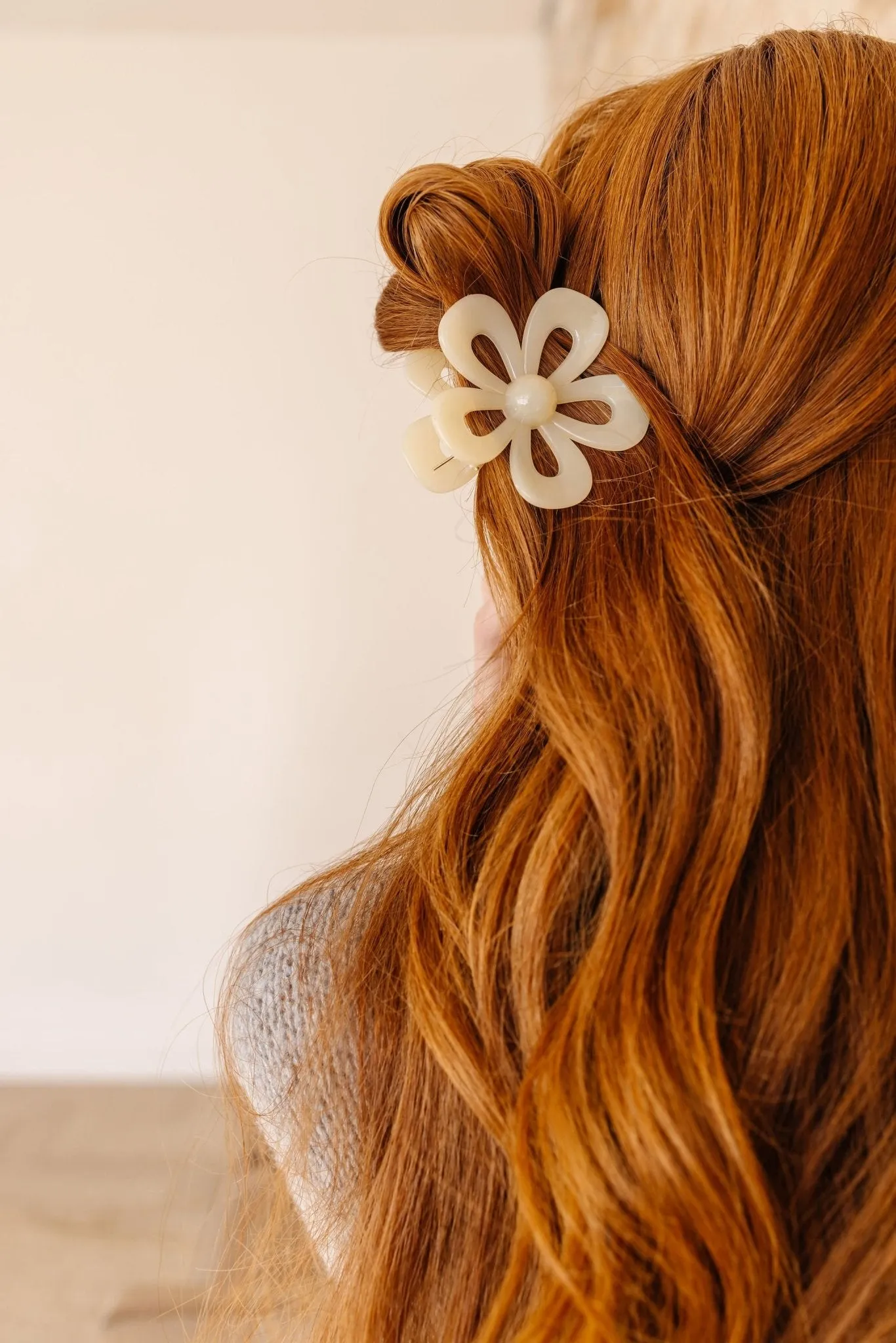 Cutout Flower Claw Clip Andi