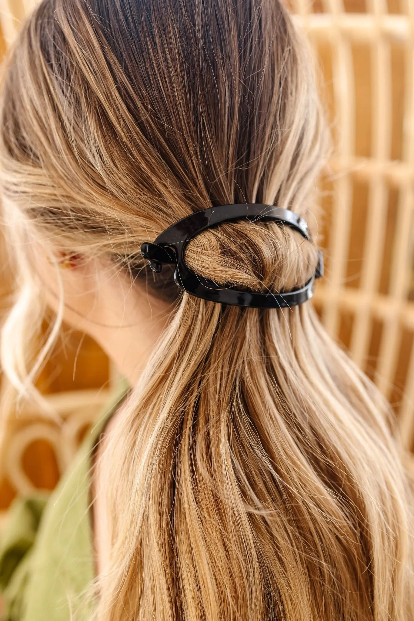 Cutout Oval Clip Andi