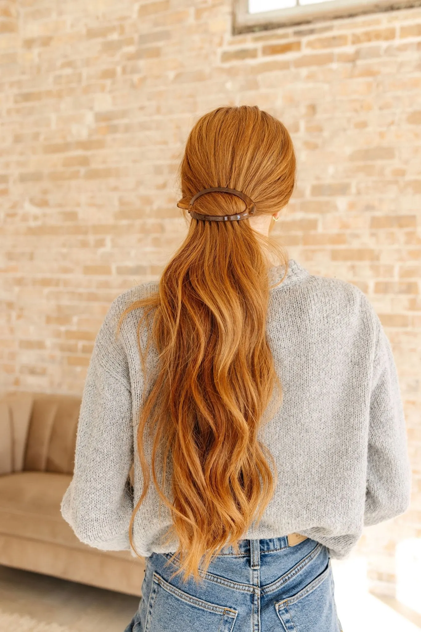 Cutout Oval Clip Andi