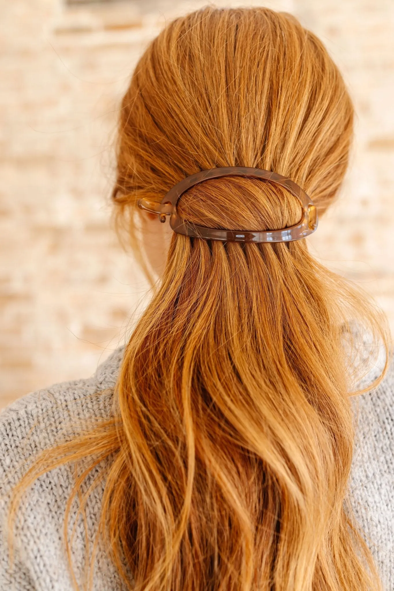 Cutout Oval Clip Andi