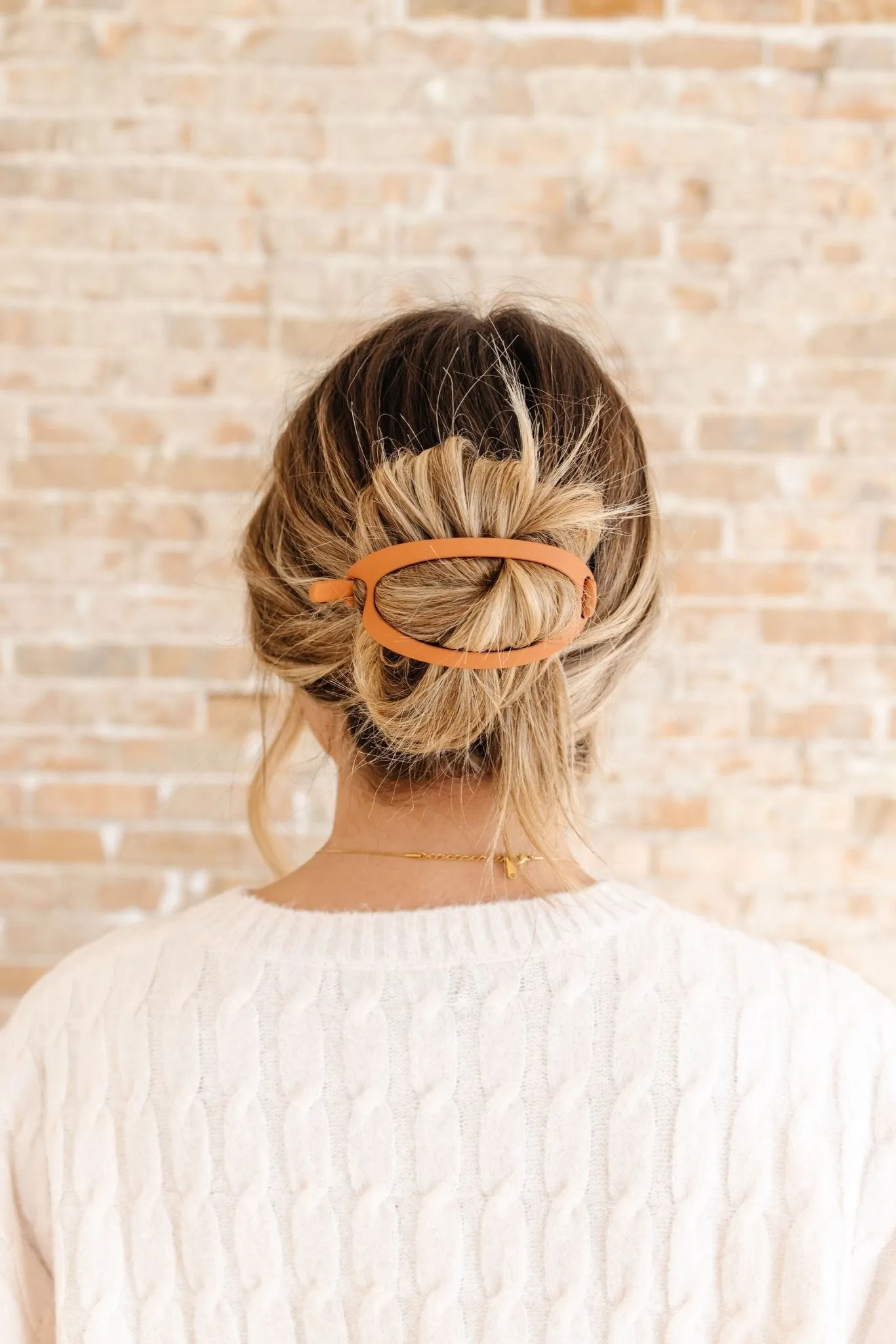 Cutout Oval Clip Andi