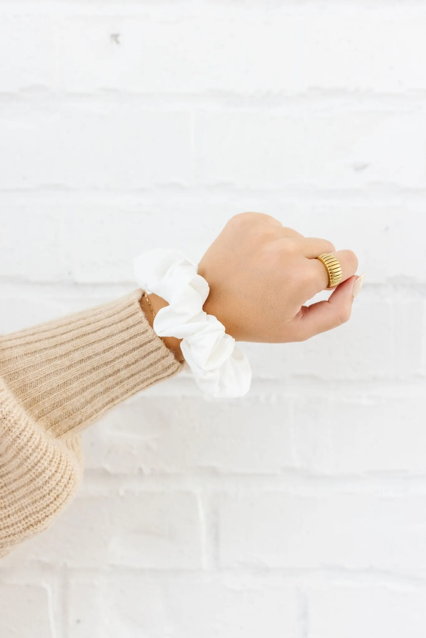 Dove Oversized Athletic Scrunchie Andi