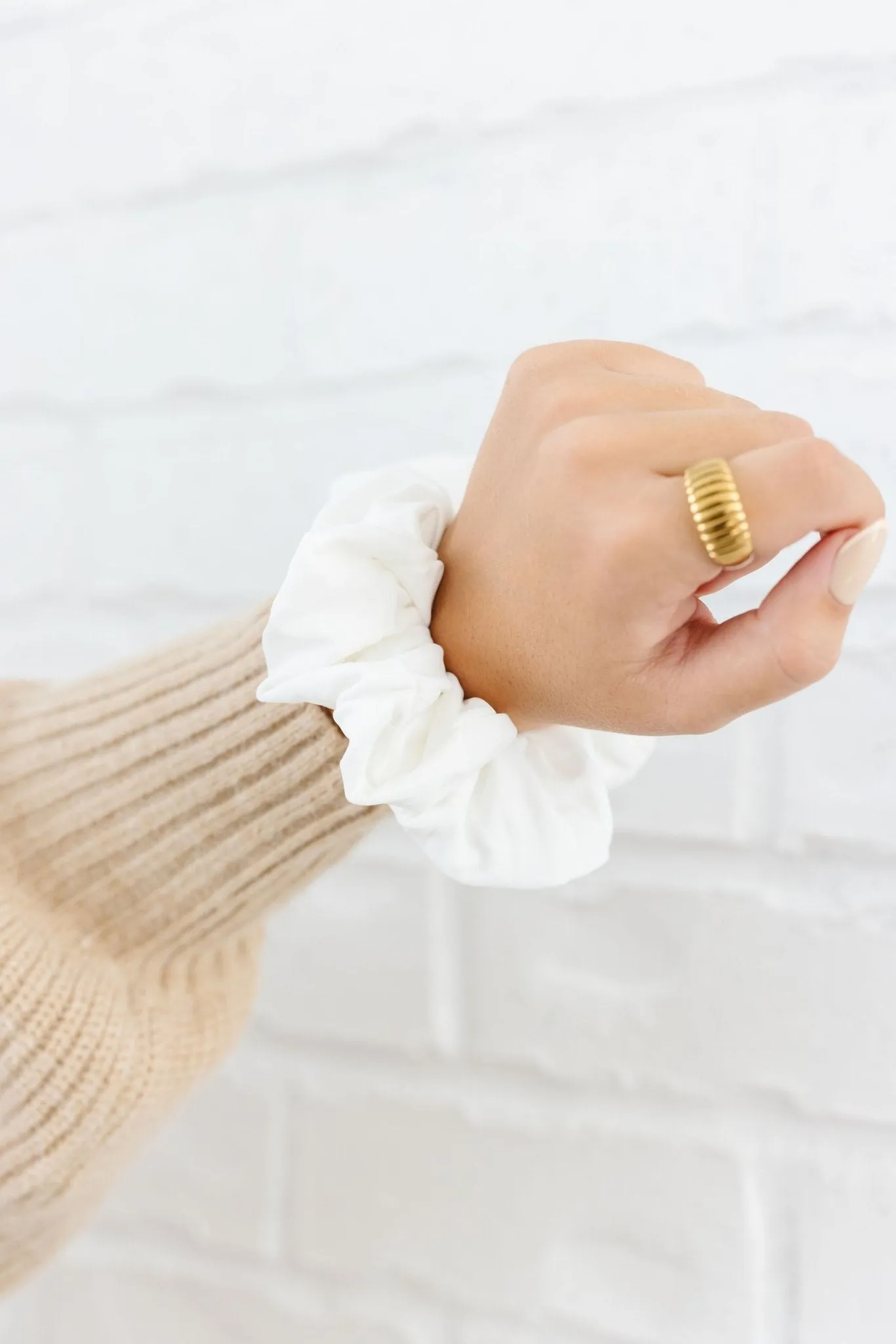 Dove Oversized Athletic Scrunchie Andi