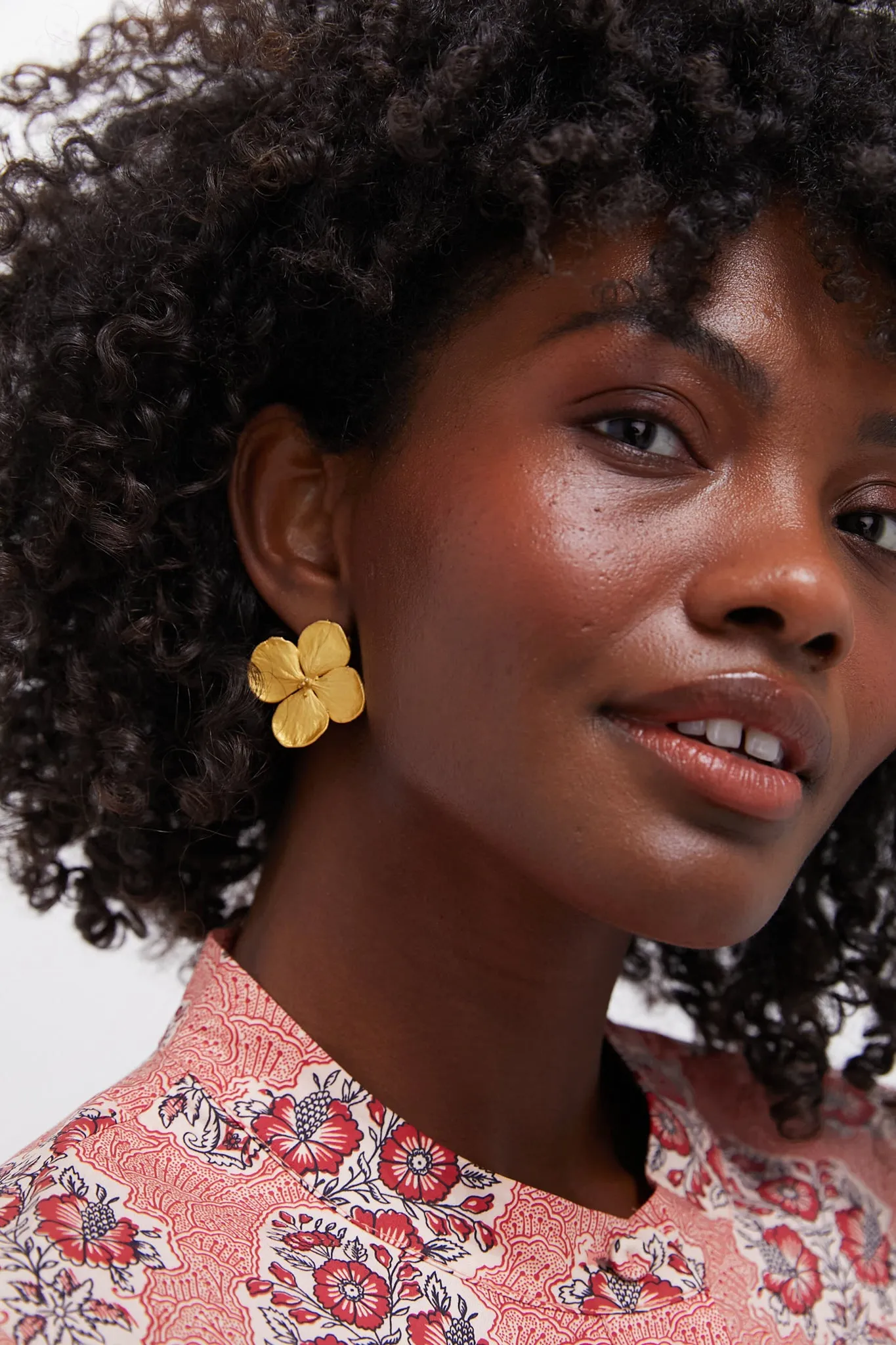 Gold Mini Hydrangeas Studs