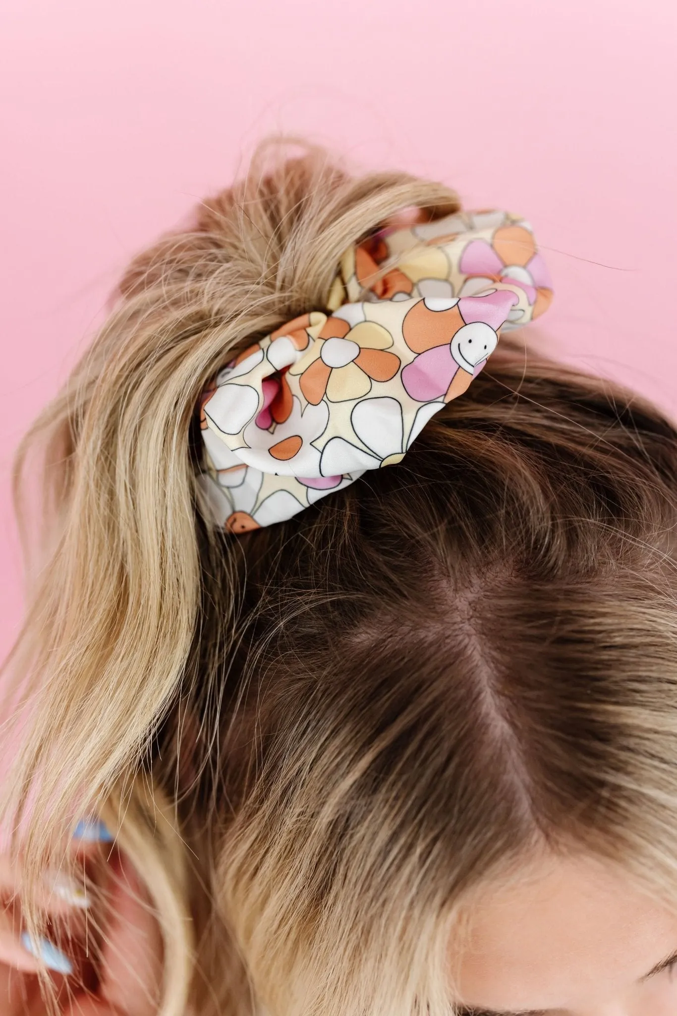 Hippie Dippie Daisies Oversized Scrunchie Andi
