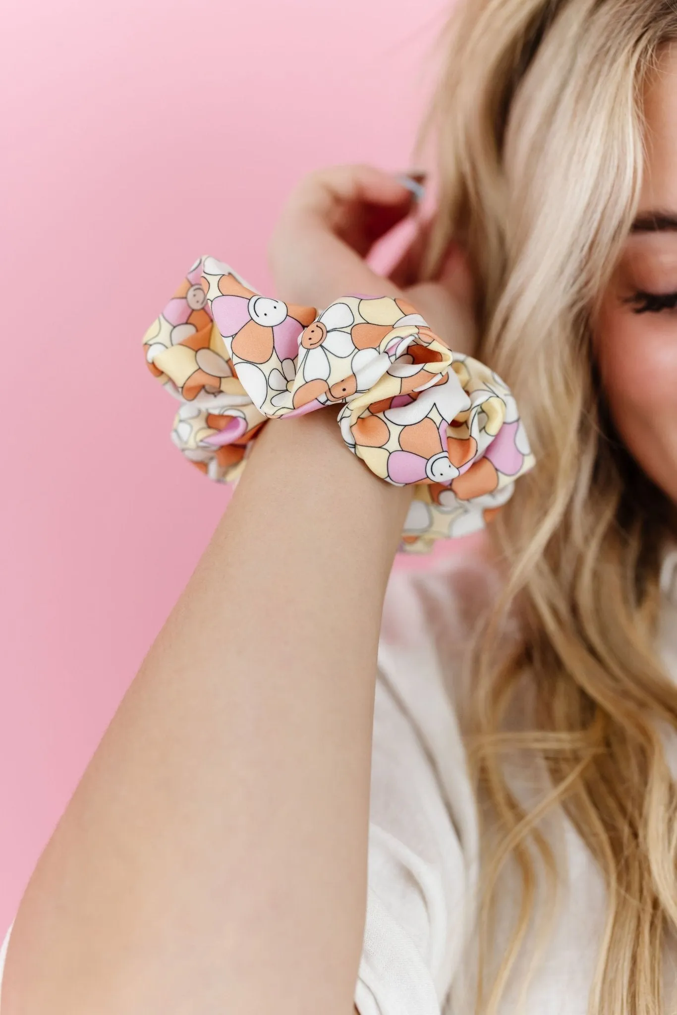 Hippie Dippie Daisies Oversized Scrunchie Andi