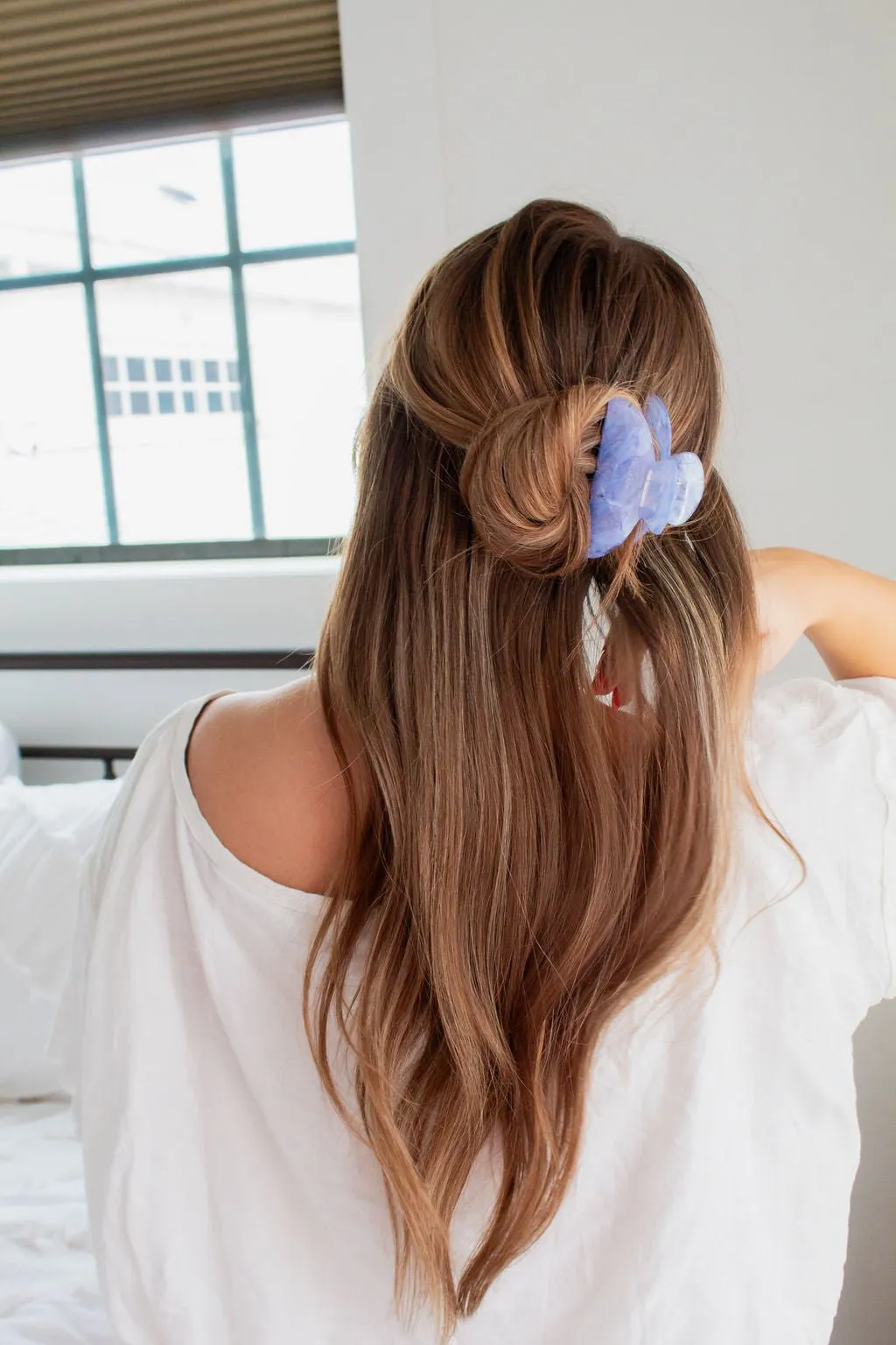 Ice Blue Claw Clip Andi