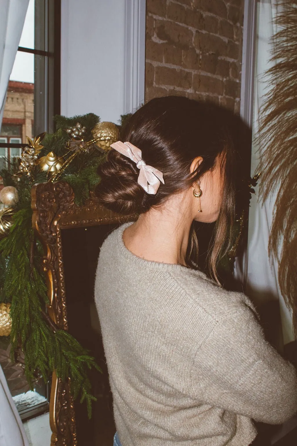 Joan Bow Clips Andi