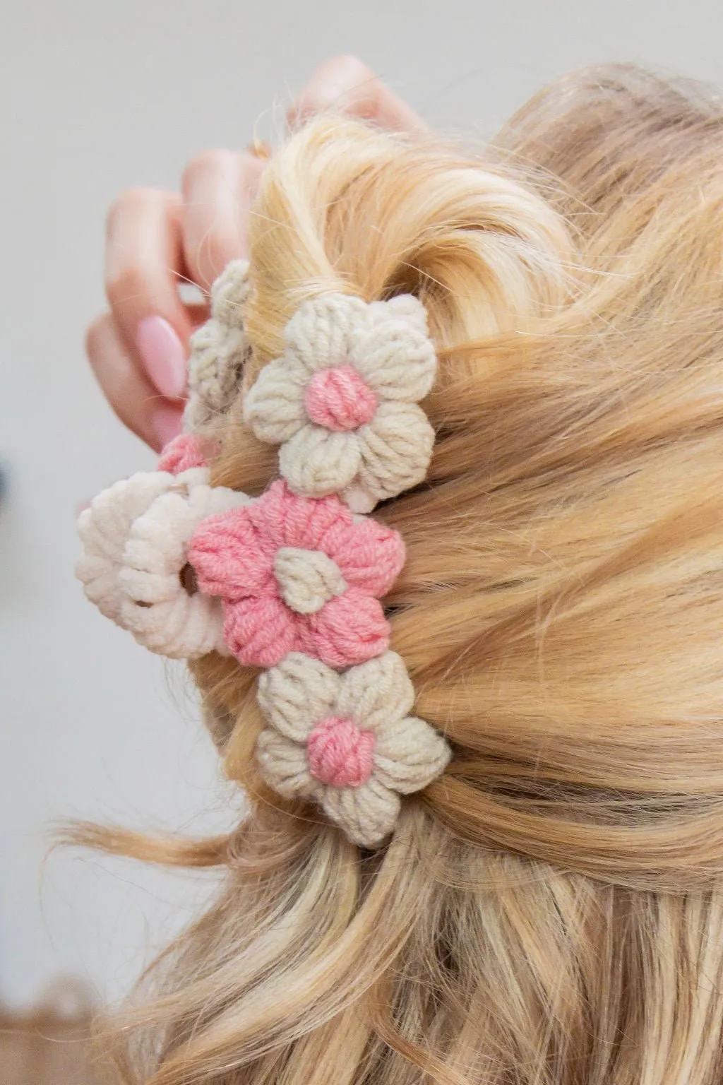Knitted Petals Claw Clip Andi