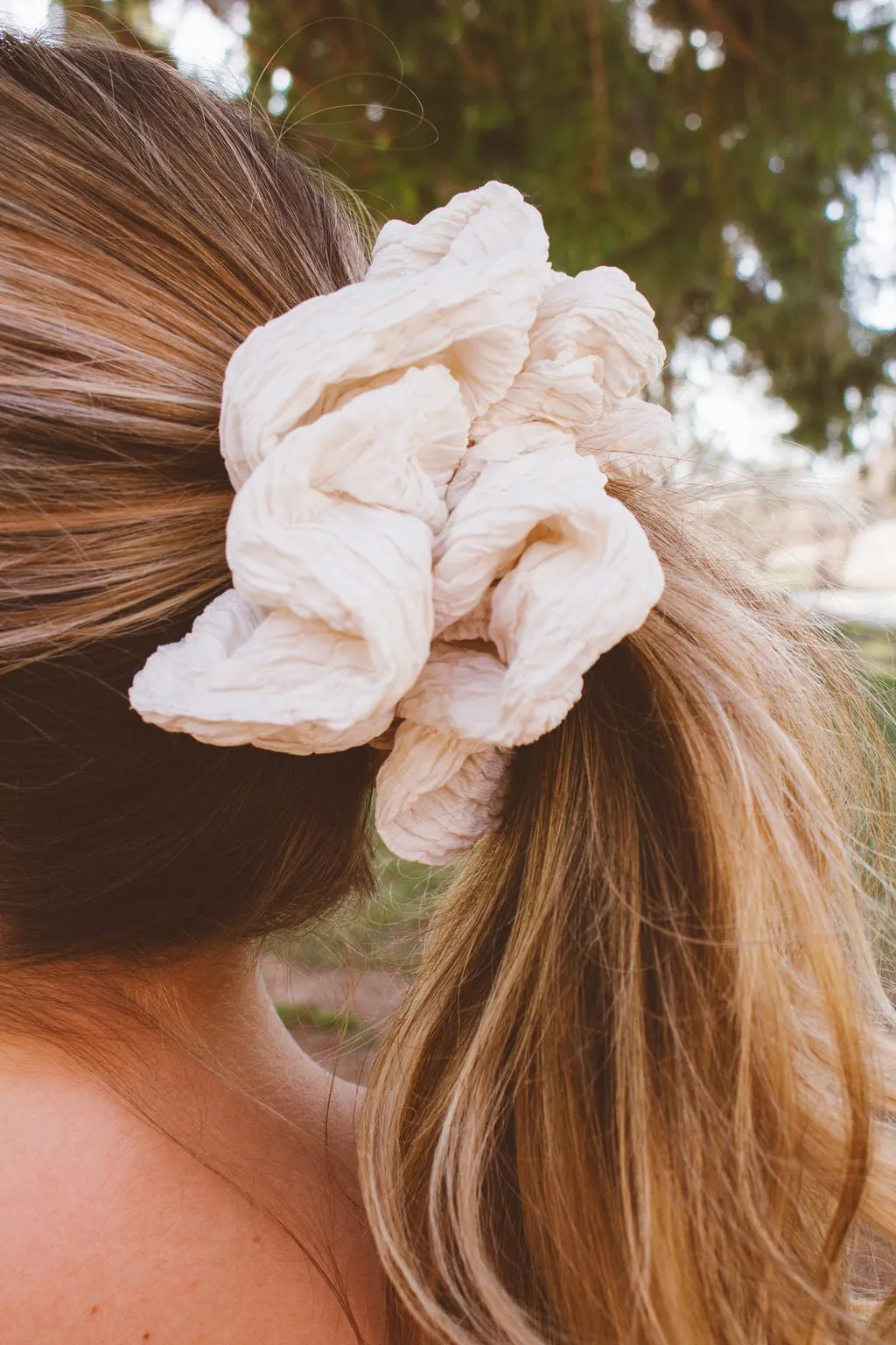 Magnolia Jumbo Scrunchie Andi