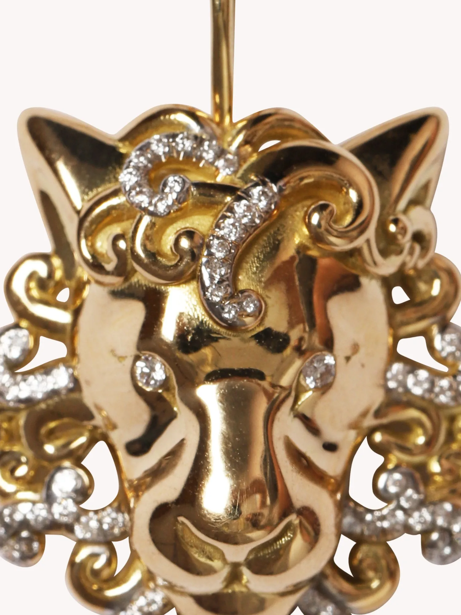 MEDIUM LEO ZODIAC NECKLACE