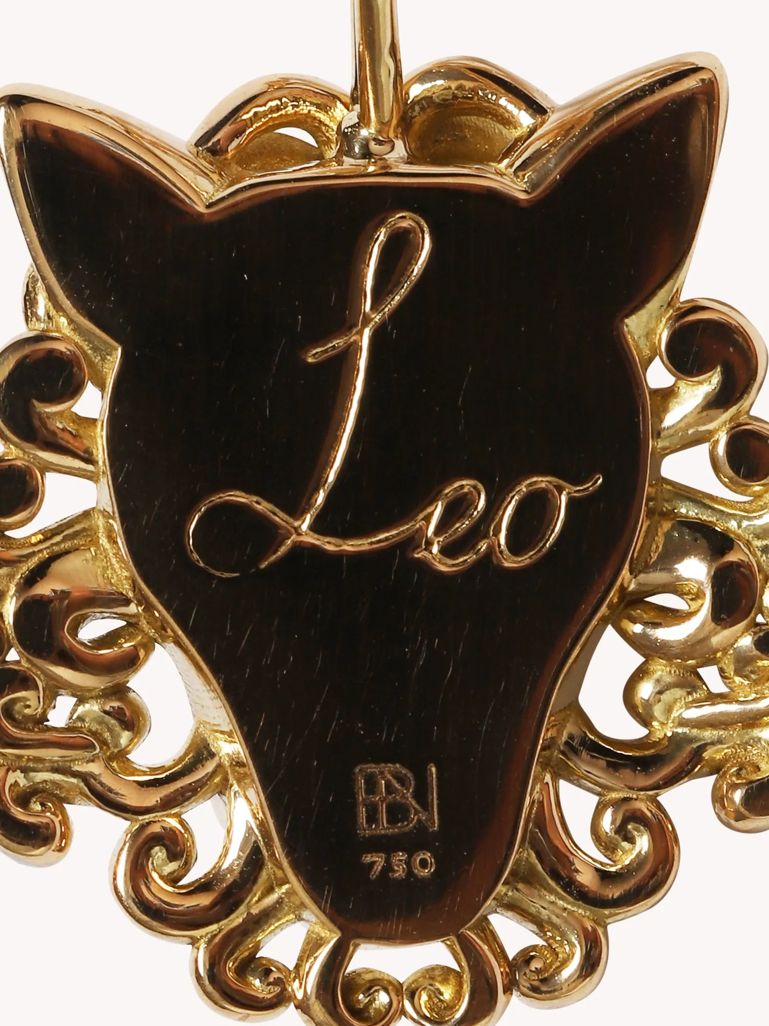 MEDIUM LEO ZODIAC NECKLACE