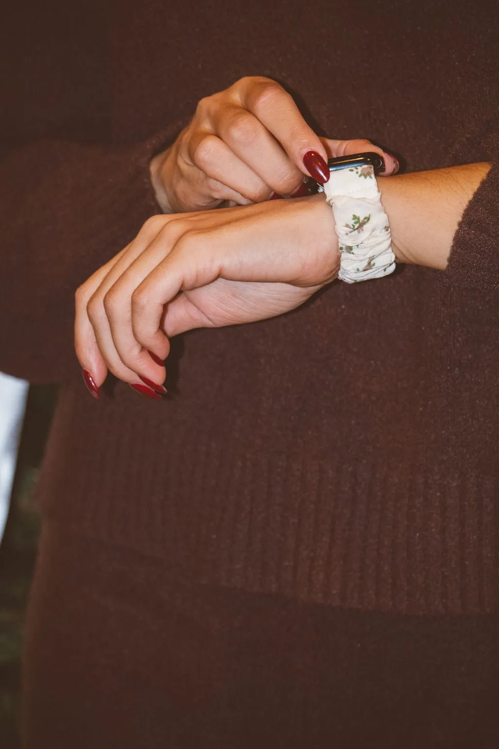 Neutral Floral Scrunchie Apple Watchband Andi