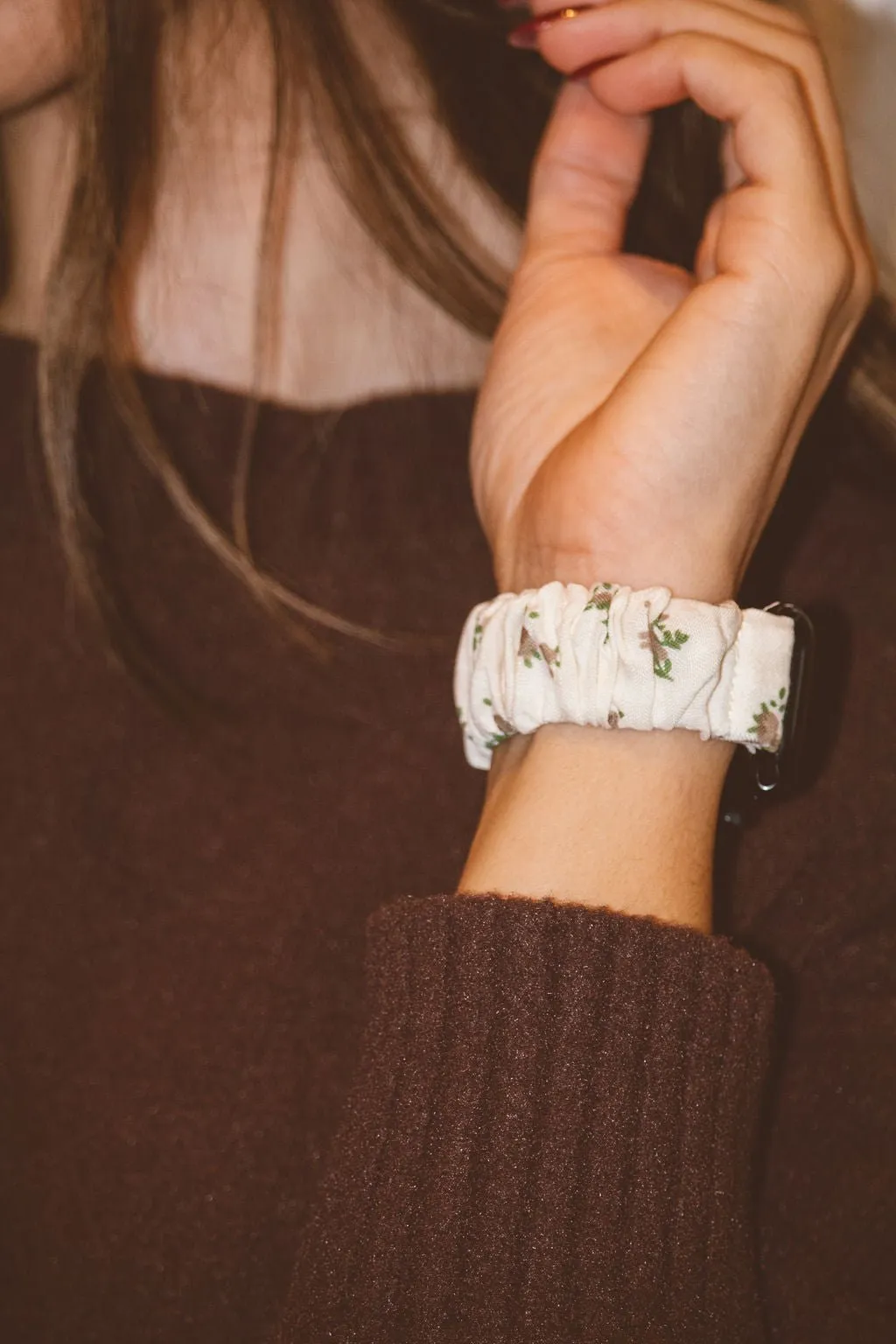 Neutral Floral Scrunchie Apple Watchband Andi