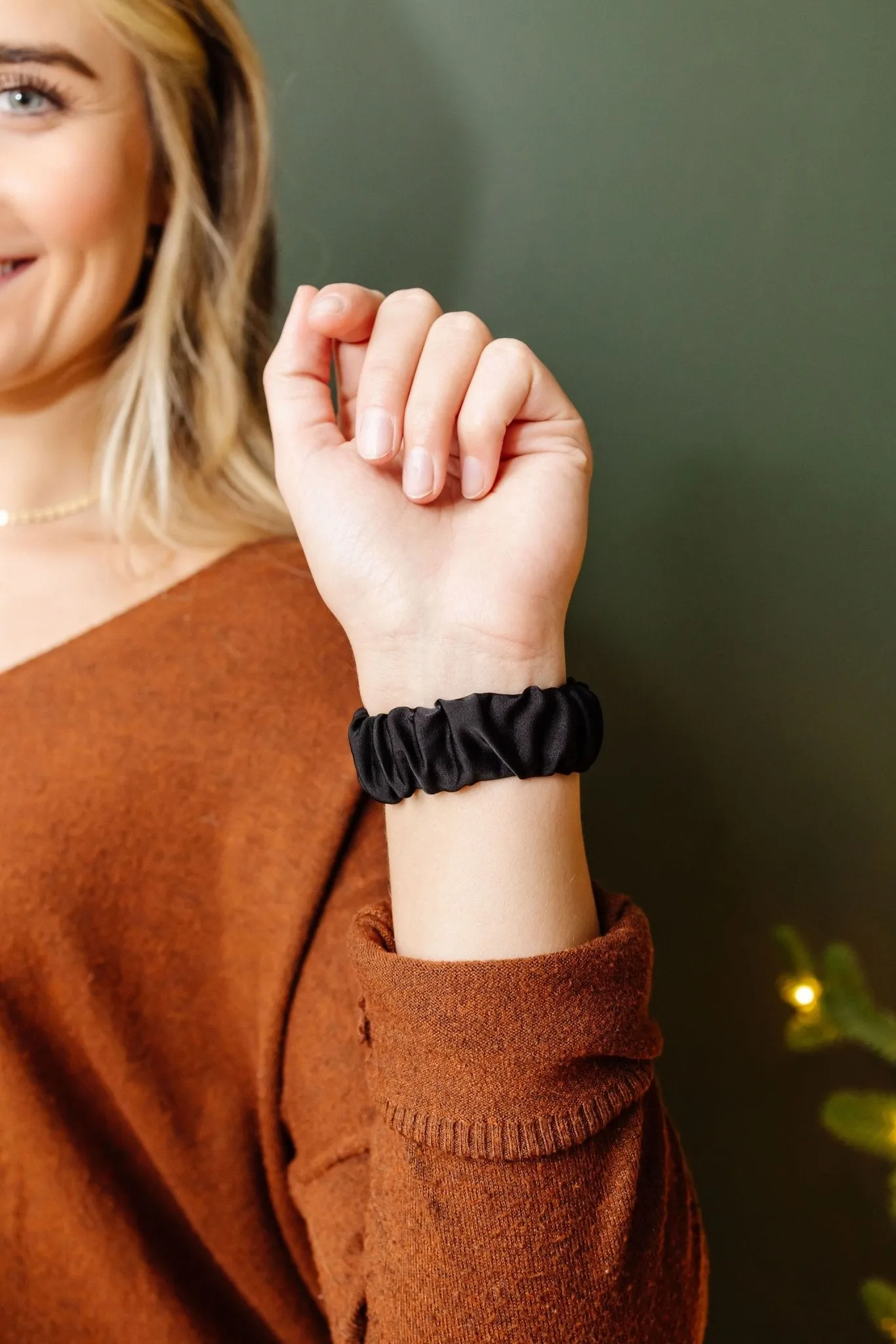 Onyx Luxe Scrunchie Band Compatible with Apple Watch Andi