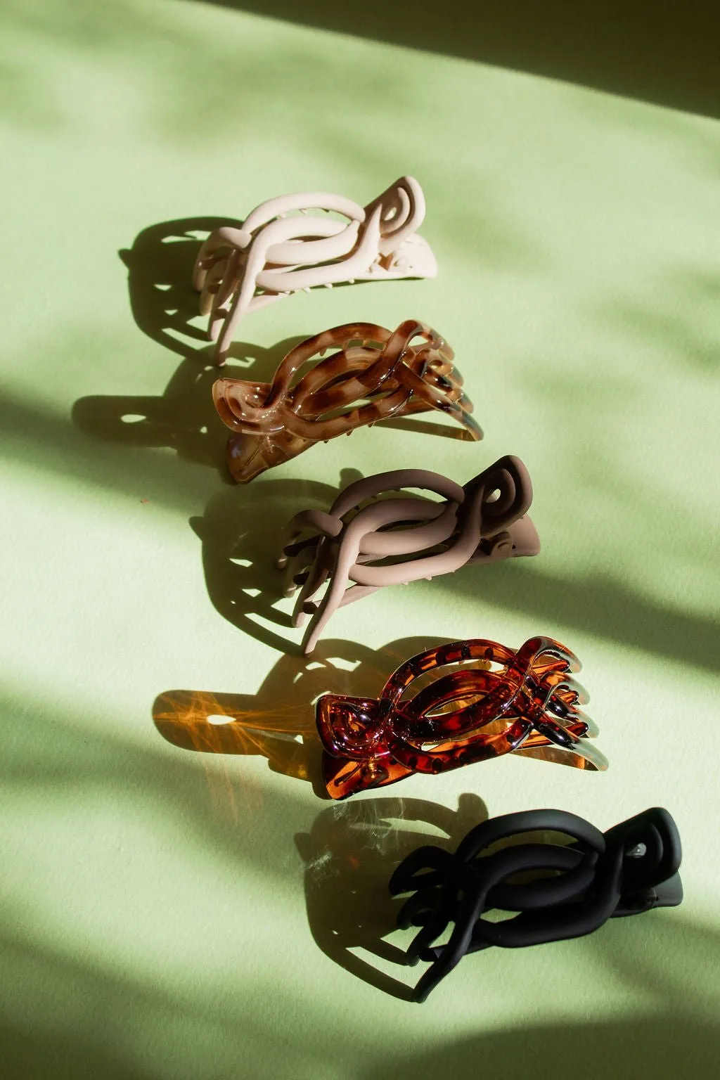 Overlapping Flat Claw Clip Andi