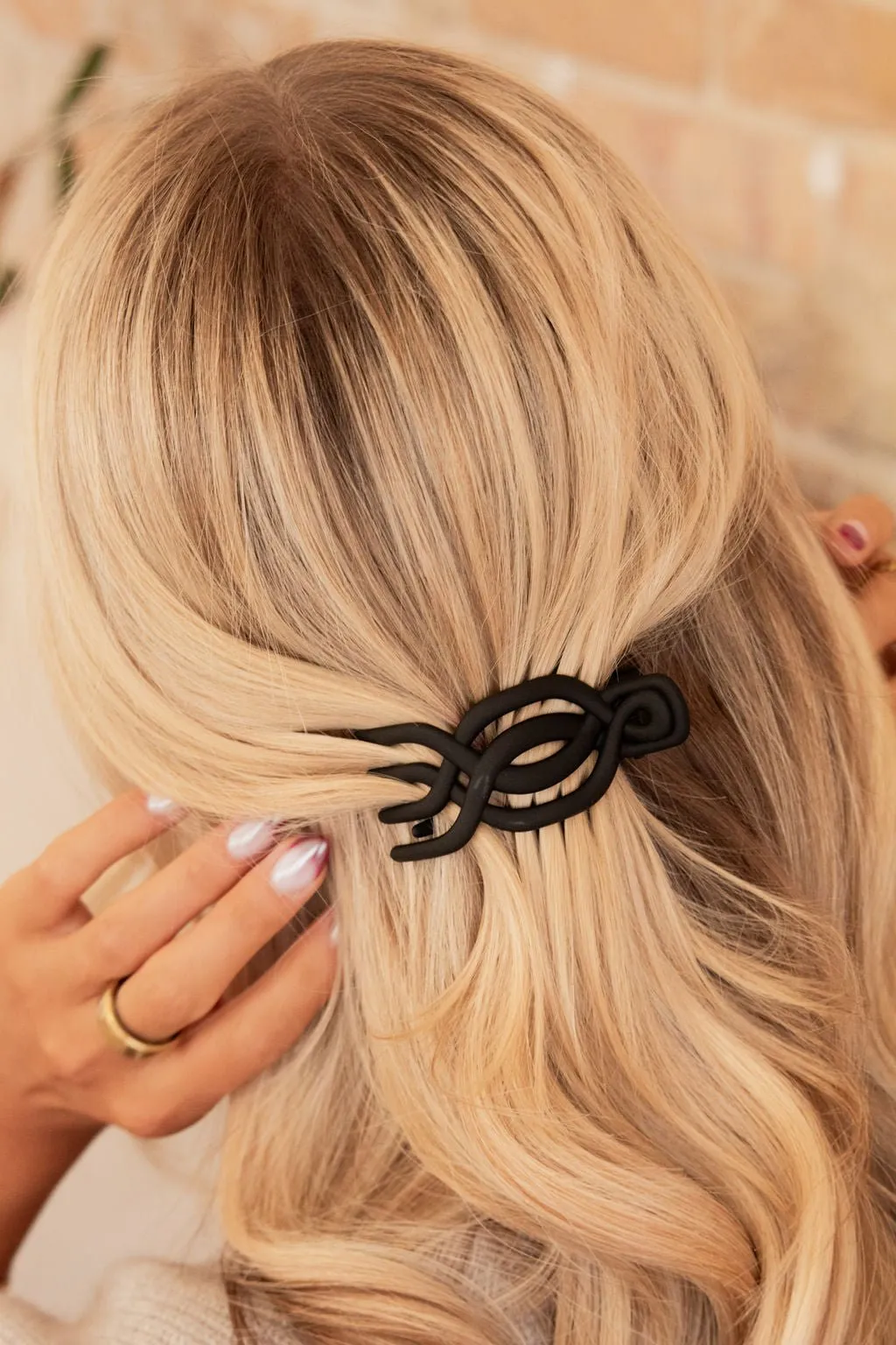 Overlapping Flat Claw Clip Andi