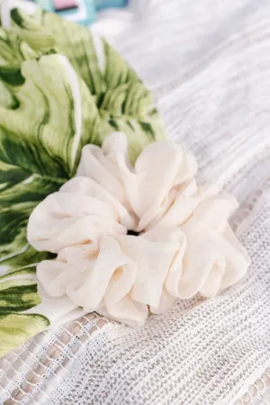 Pearl Jumbo Scrunchie Andi