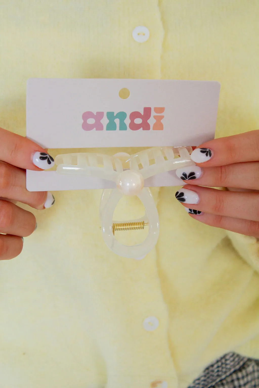 Pearly Loop Claw Clip Andi