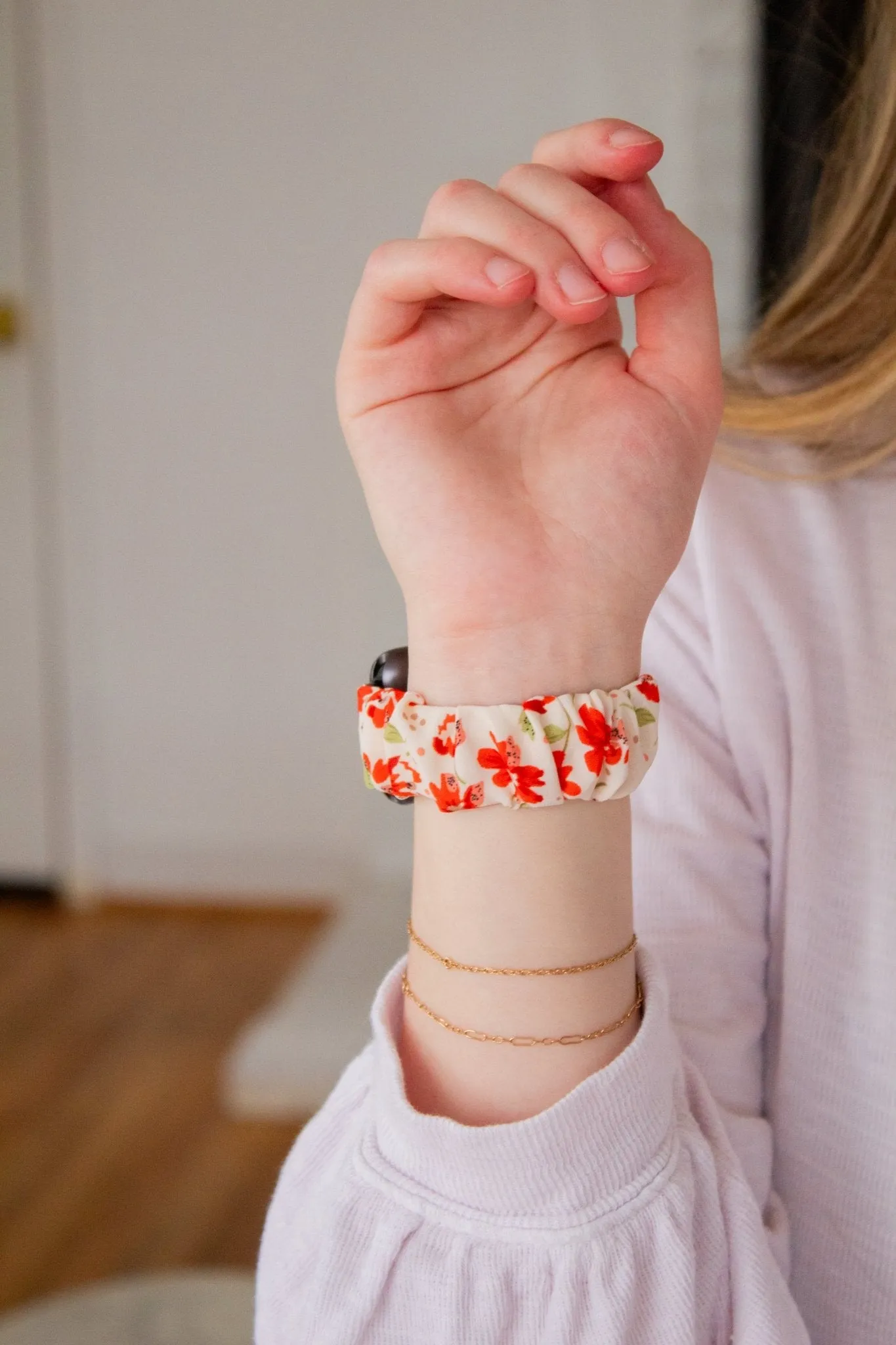 Pretty Poppy Scrunchie Band Compatible with Apple Watch Andi