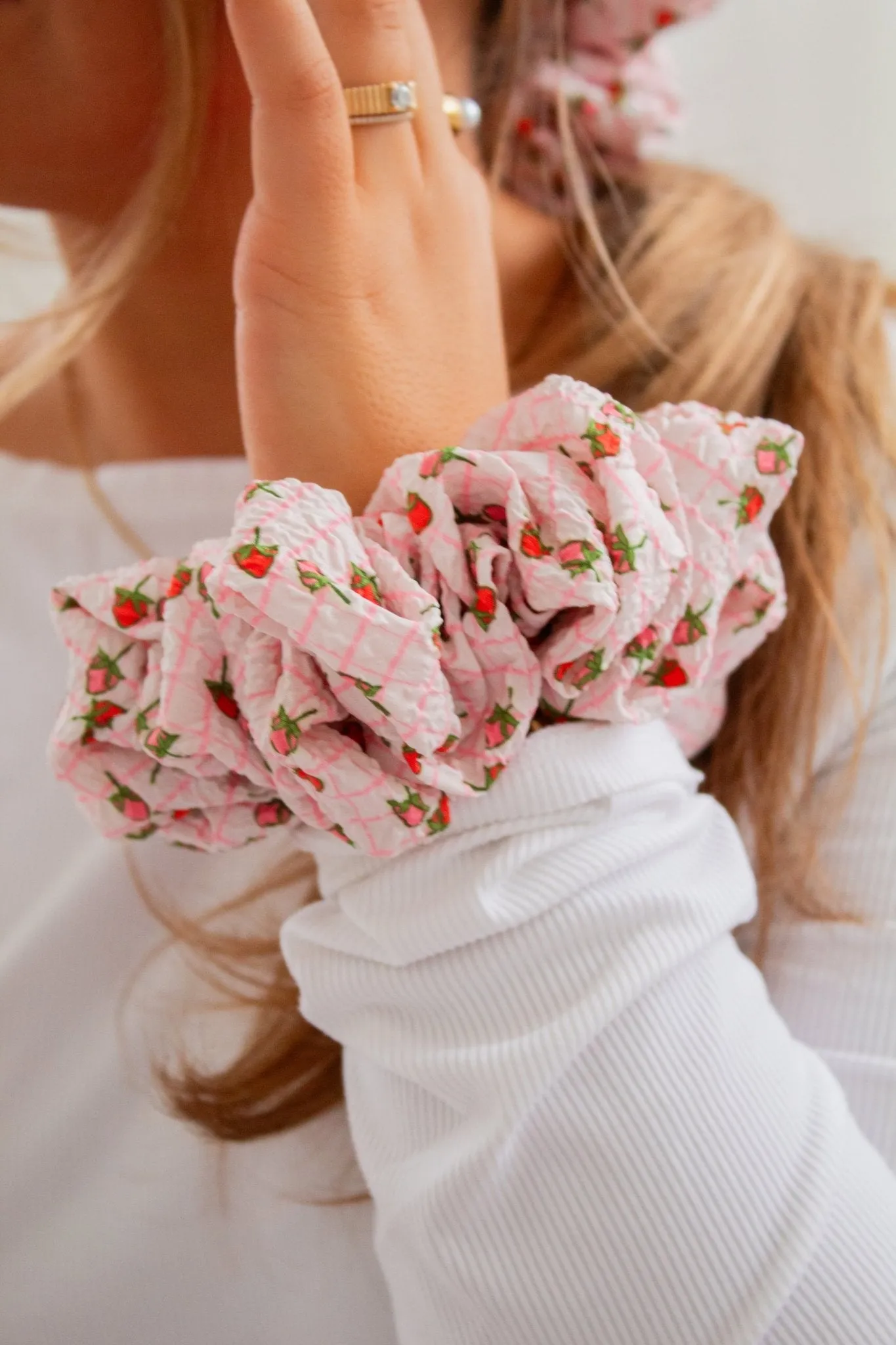 Strawberry Fields Scrunchie Andi