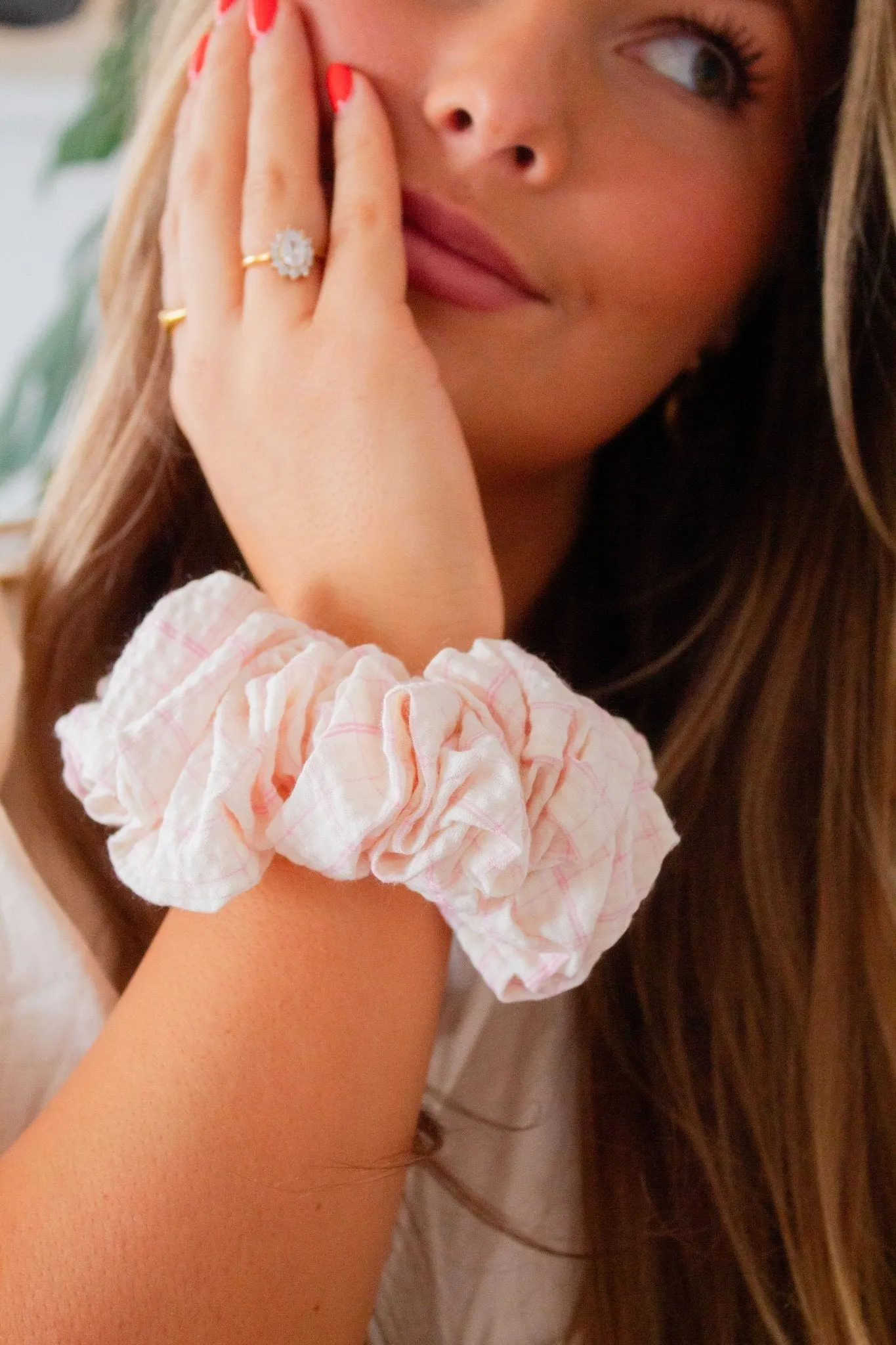 Sweet & Simple Gingham Scrunchie Andi