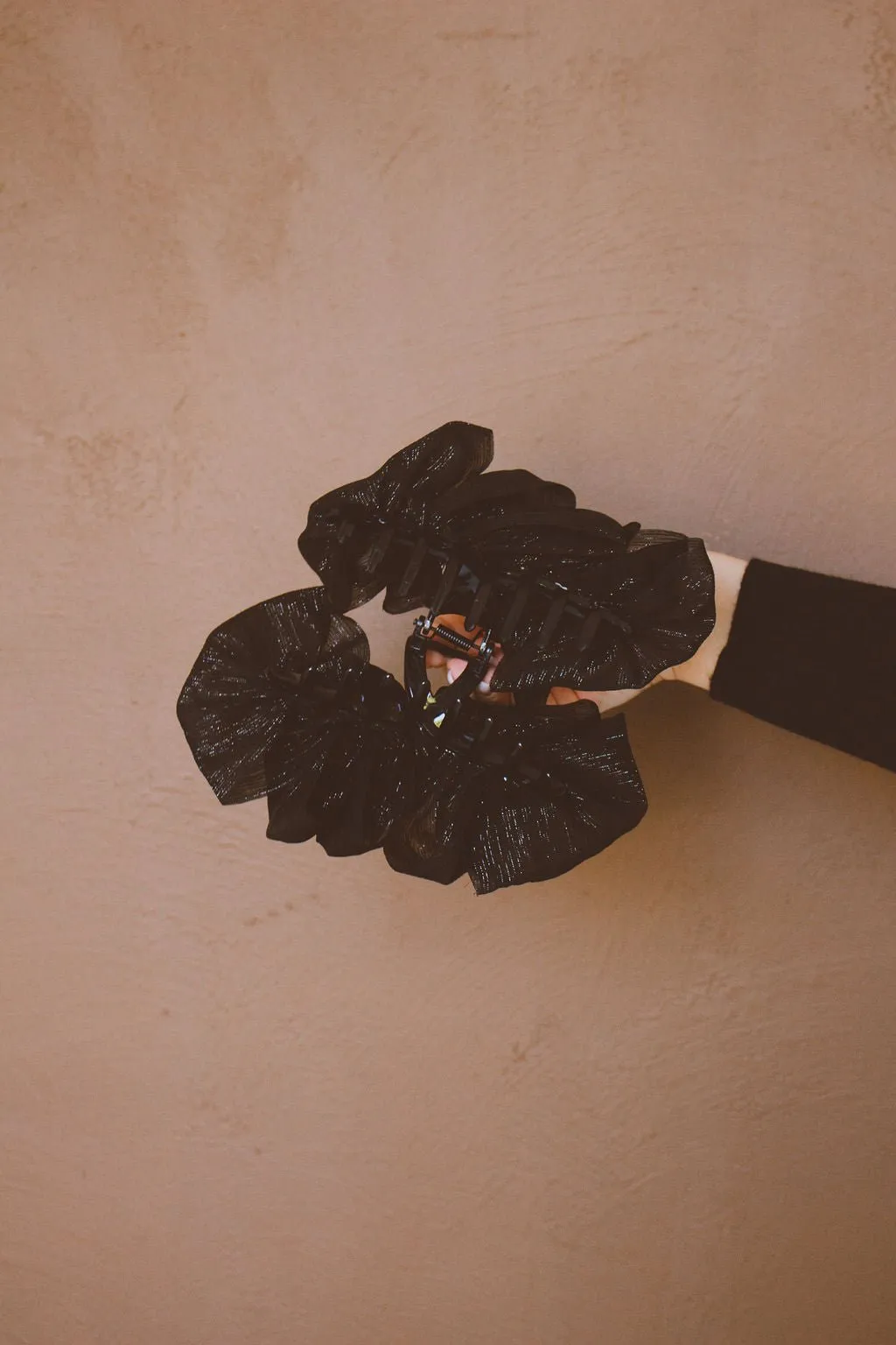 Twinkle Black Bow Claw Clip Andi