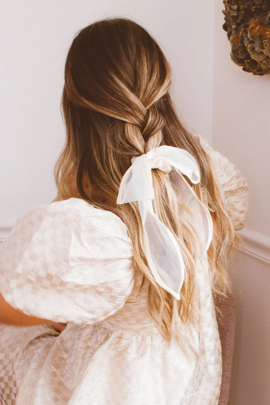 XOXO Cream Long Bow Scrunchie Andi