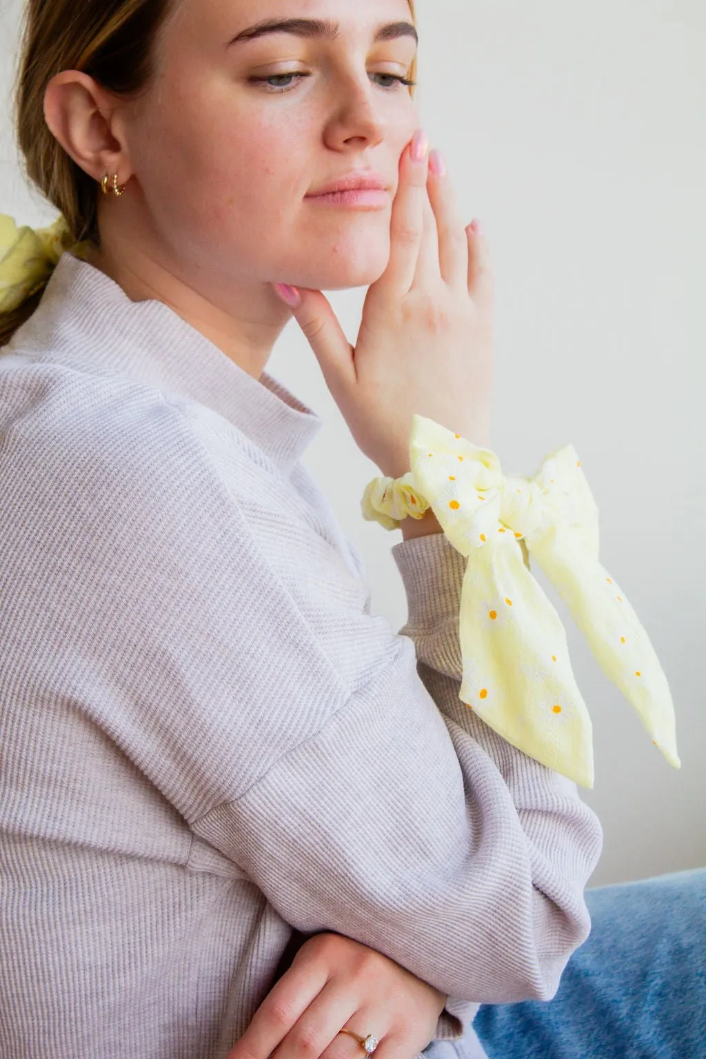Yellow Daisy Bow Scrunchie Andi